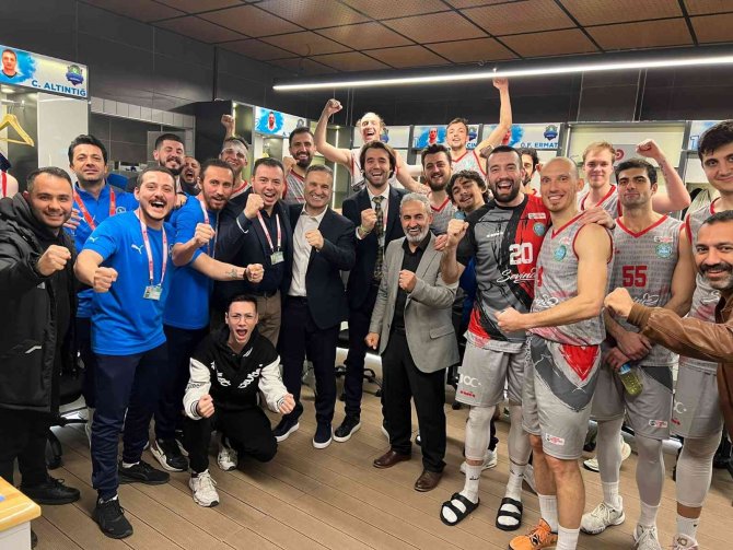 Çayırova Belediyesi Basketbol Takımı Rakibini 86-75 Mağlup Etti