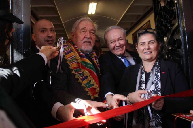 Söke’de "Kaktüslü Ev" Kitapevine Dönüştürülerek Açılışı Yapıldı