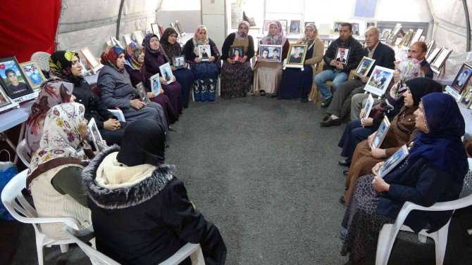 Hdp Mağduru Ailelerden Diyarbakır’a Gelen Meral Akşener’e Tepki