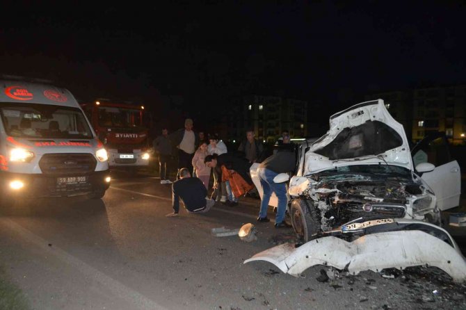 Çorlu’da İki Otomobil Kafa Kafaya Çarpıştı: 1 Ölü, 3 Yaralı