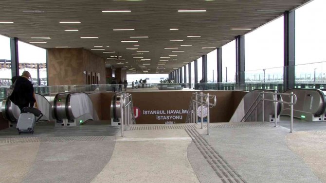 Kağıthane-i̇stanbul Havalimanı Metrosu Yolcu Taşımaya Başladı