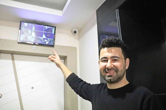 Sekerek Geldiği Apartmanda, Eşyaları Çalıp Topladıkça İyileşti