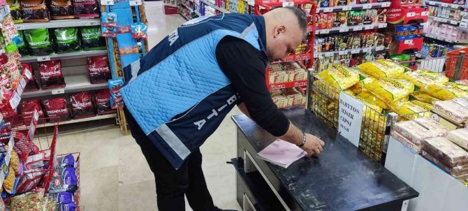 Zabıta Ekipleri Raf Ve Kasa Fiyatlarını Denetledi
