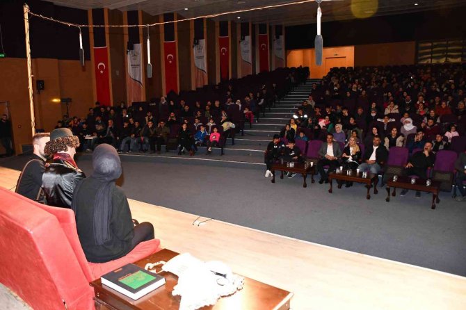Zazaca Tiyatro Oyunu Vatandaşların Beğenisini Topladı