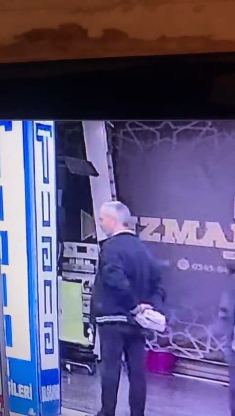 İ̇lk Önce Telefonu Çaldı Ardından Mağazaya Girip Fiyat Sordu