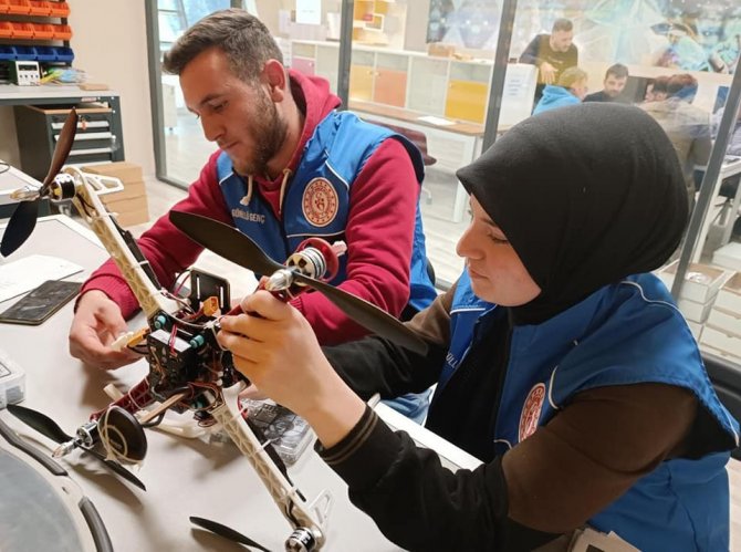 13 Şubat Gençlik Merkezi Eğitimlerini Sürdürüyor