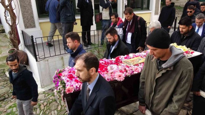 Fener Rum Patriği Bartholomeos’un Ablası Zacharo Anastasiadou Gökçeada’da Toprağa Verildi