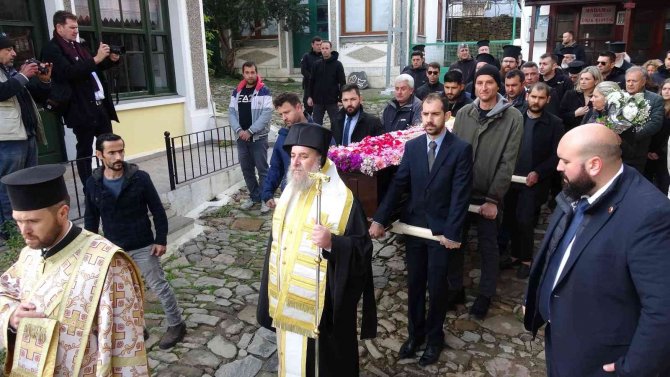 Fener Rum Patriği Bartholomeos’un Ablası Zacharo Anastasiadou Gökçeada’da Toprağa Verildi