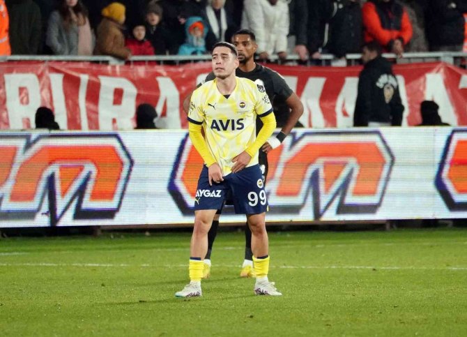 Batshuayi İle Emre Mor Arasında Gerginlik!