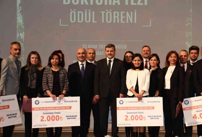 Gazi Üniversitesinde En Başarılı Doktora Tezleri Sahipleri Ödüllerini Aldı