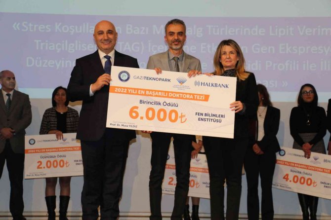 Gazi Üniversitesinde En Başarılı Doktora Tezleri Sahipleri Ödüllerini Aldı