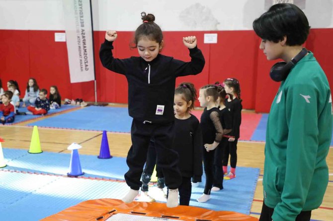 Gaziosmanpaşa’da Sporcular Yeteneklerini Sergiledi
