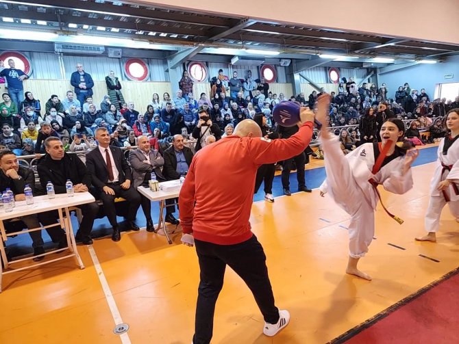 410 Tekvandocu Kuşak Atladı