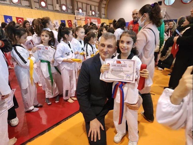 410 Tekvandocu Kuşak Atladı