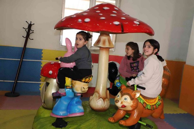 Hakkari’de Çocuklara Ücretsiz Oyun Parkı Hizmeti