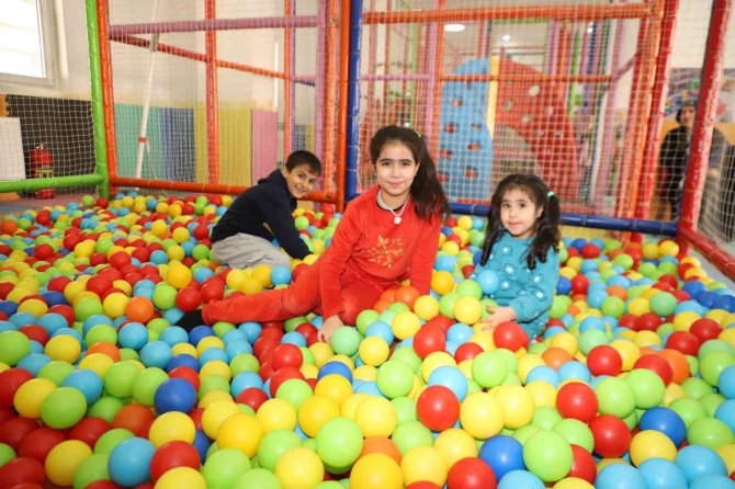 Hakkari’de Çocuklara Ücretsiz Oyun Parkı Hizmeti