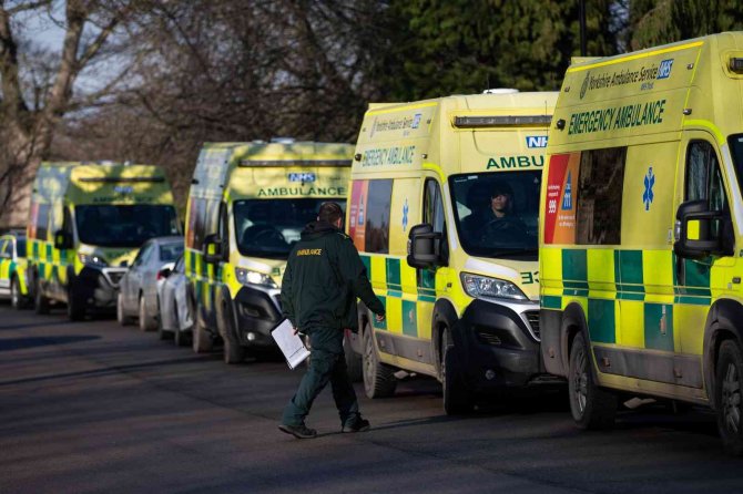 İ̇ngiltere’de Ambulans Çalışanlarından Yeni Grev Dalgası