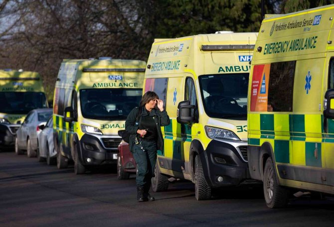 İ̇ngiltere’de Ambulans Çalışanlarından Yeni Grev Dalgası