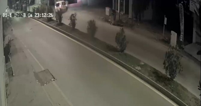Aydın’da İş Yerine Dalan Araç Kazasının Güvenlik Kamera Görüntüleri Ortaya Çıktı
