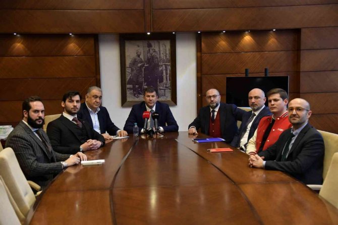 Kadıköy Belediye Başkanı Odabaşı: "Kadıköy’de Kaldırımları İşgal Eden Tüm Materyalleri Kaldıracağız"