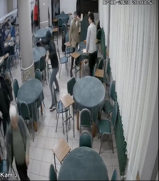 İ̇stanbul’da Kıraathanede Silahlı Saldırı Kamerada: Sandalye Fırlatıp, Masaları Devirdiler