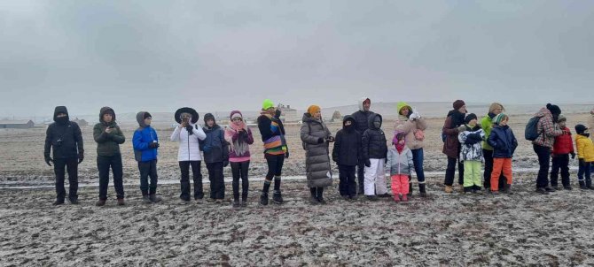 Karslı Turistleri Ciritçiler Atlarla Karşılıyor