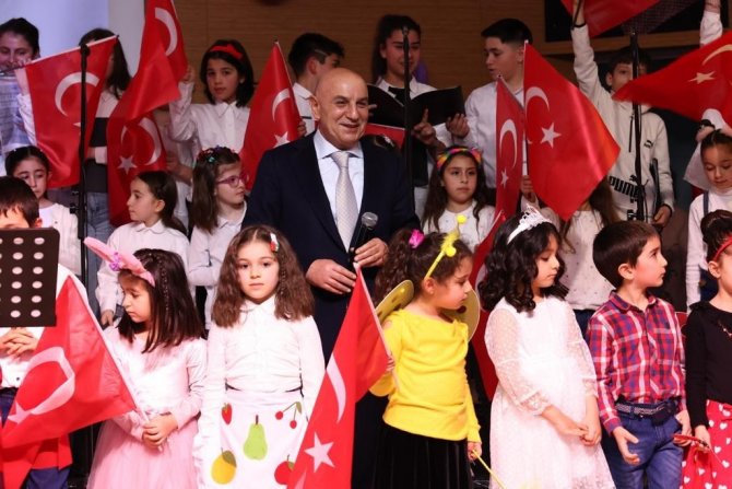 Keçiören Belediye Konservatuvarı Çocuk Korosundan Yeni Yıl Konseri