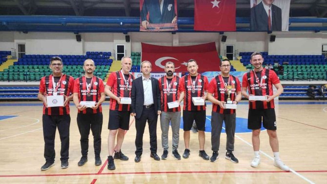 Kütahya’da Eğitim Çalışanlarından Voleybol Turnuvası