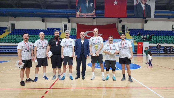 Kütahya’da Eğitim Çalışanlarından Voleybol Turnuvası