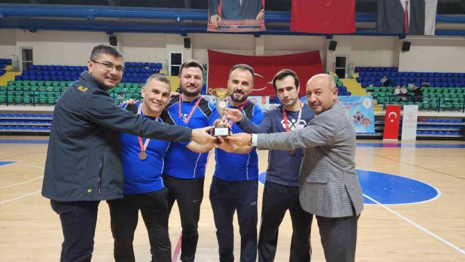 Kütahya’da Eğitim Çalışanlarından Voleybol Turnuvası