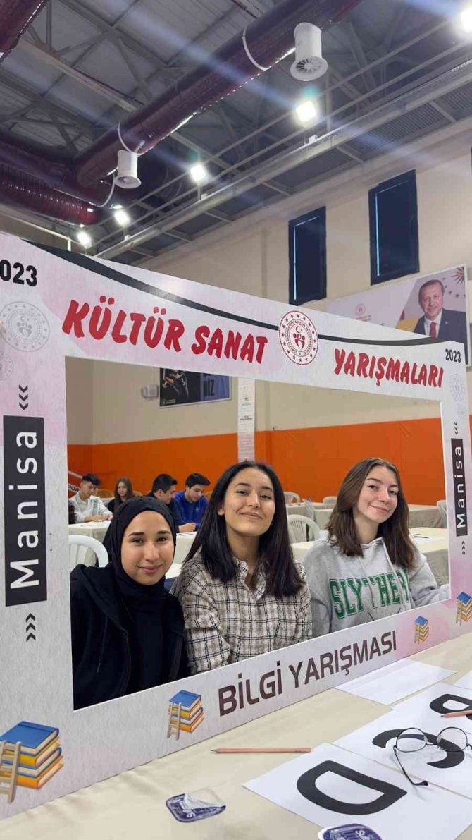 Gençler Bilgi Yarışmasında Ter Döktü