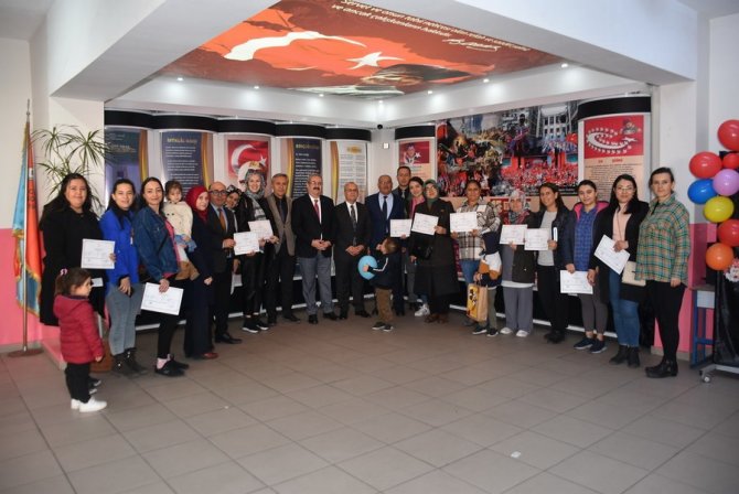 Salihli’de Veliler Sertifikalı Oldu