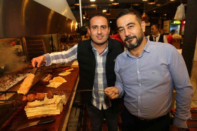 Takdir Teşekkür Alan Öğrencilere Adana Usulü Hediye