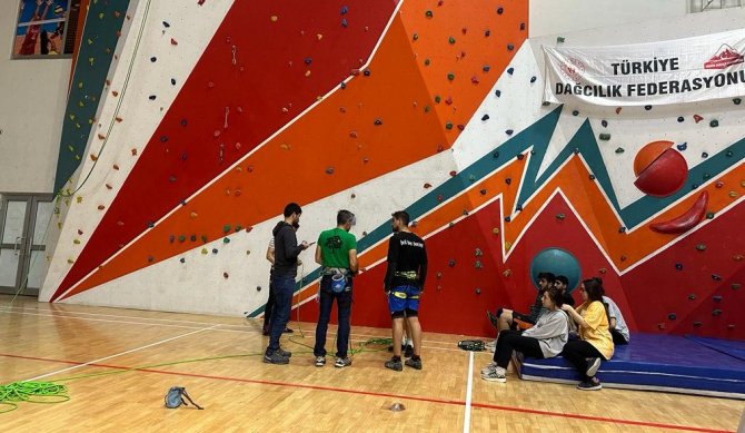 Muş’ta ‘Spor Tırmanış Emniyetçi Kursu’ Tamamlandı