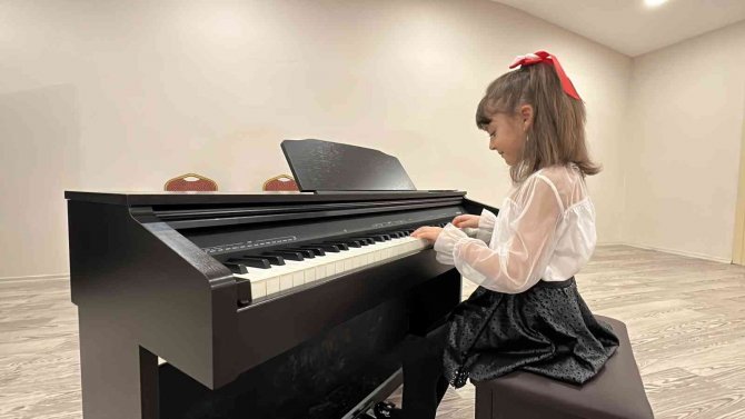 8 Yaşındaki Piyanistin Hayali Evgeny Grinko İle Aynı Sahneyi Paylaşmak