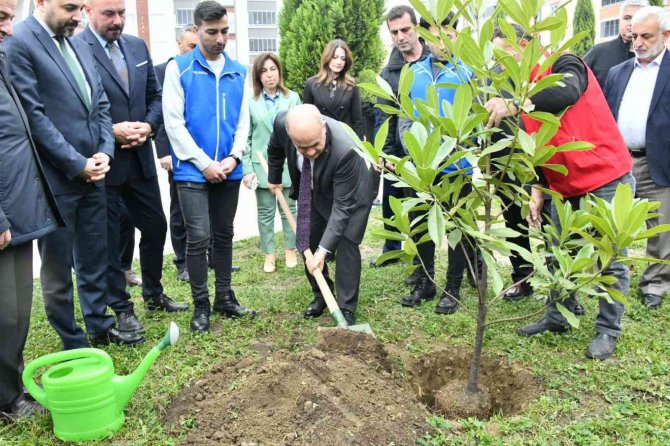 Vali Dağlı: “Bağımlılıkla Mücadelede Annelere Daha Önemli Görevler Düşüyor”