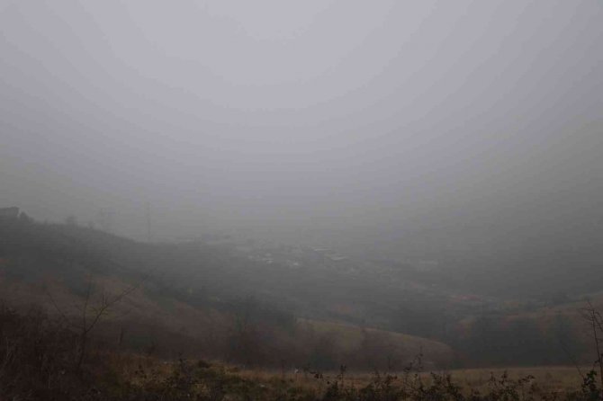 Şehre Sis Çöktü, Yüksek Kesimlerde Bulunan Evler Görünmez Hale Geldi
