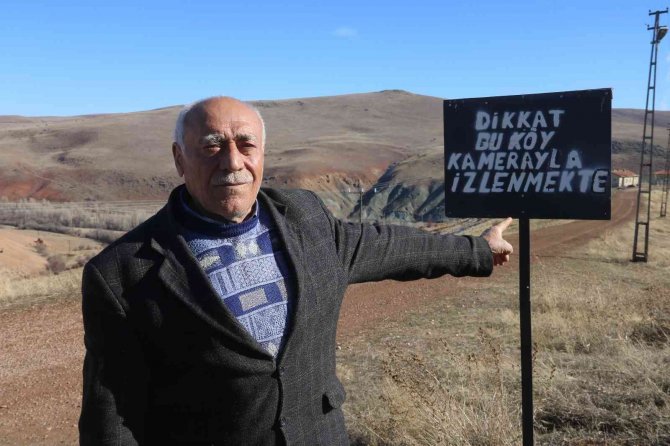 Kameraları Gören Hırsızlar Bir Daha Bu Köye Adımını Atamadı