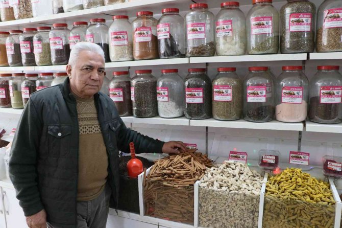 Hastalık Çoğaldı, Bitkilere Rağbet Arttı: En Çok Zencefil, Zerdeçal Ve Tarçın Tercih Ediliyor