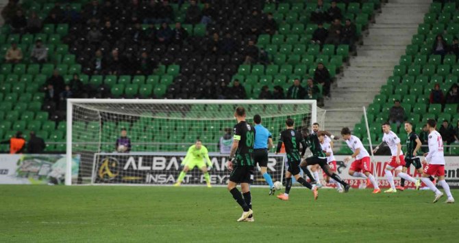 Sakaryaspor, Eksi Olan Averajını İkinci Devrede Artıya Çevirdi