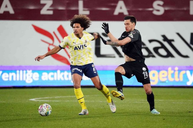 Spor Toto Süper Lig: Ümraniyespor: 0 - Fenerbahçe: 0 (İ̇lk Yarı)