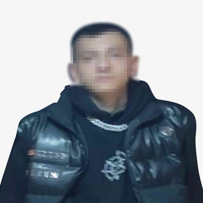 Fatih’te Dehşet Anları Kamerada: Yolda Yürüyen Şahıs Bıçakla Gasp Edildi