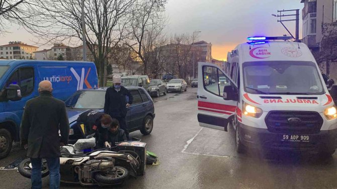 Tekirdağ’da Moto Kurye İle Otomobilin Kafa Kafaya Çarpıştı