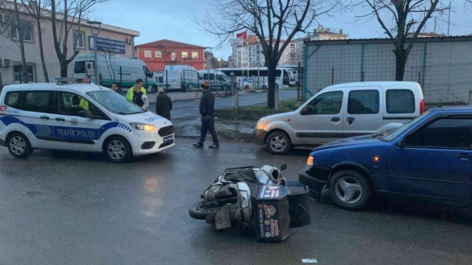 Tekirdağ’da Moto Kurye İle Otomobilin Kafa Kafaya Çarpıştı