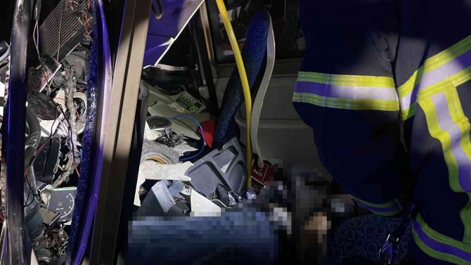 Tekirdağ’da Minibüs Ve Tırın Karıştığı Kazada 1 Kişi Hayatını Kaybetti