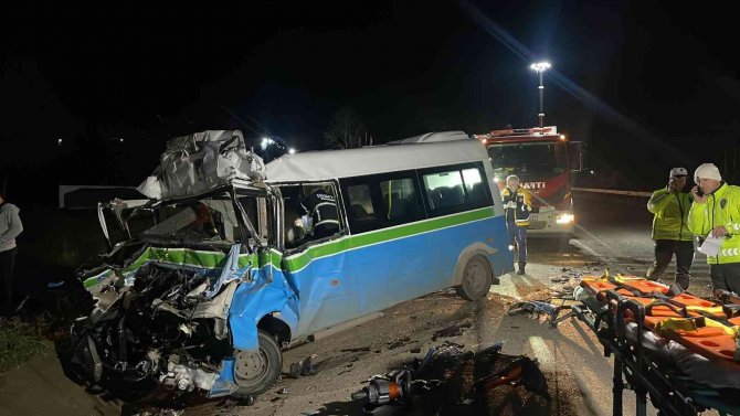 Tekirdağ’da Minibüs Ve Tırın Karıştığı Kazada 1 Kişi Hayatını Kaybetti