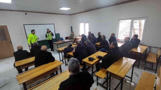 Çemişgezek’te Muhtarlara Aile Okulu Projesi Eğitimi