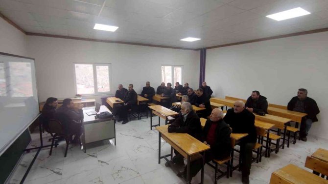 Çemişgezek’te Muhtarlara Aile Okulu Projesi Eğitimi