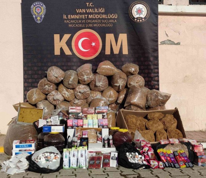 Van’da Gümrük Kaçağı Malzemeler Ele Geçirildi