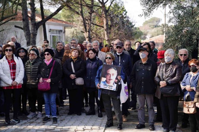 Uğur Mumcu Ayvalık’taki Evinin Önünde Anıldı